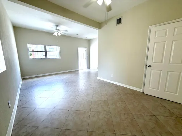 a sign that is sitting on a brick wall