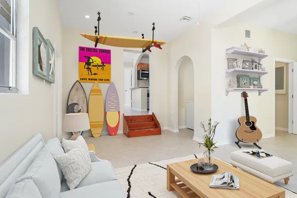 $2,200 | 215 South Federal Highway, Unit 2 REAR, Lake Worth Beach, FL 33460