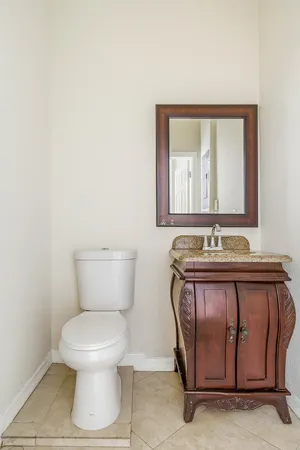 $1,900 | 215 South Federal Highway, Unit 2 REAR, Lake Worth Beach, FL 33460