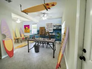 $2,200 | 215 South Federal Highway, Unit 2 REAR, Lake Worth Beach, FL 33460