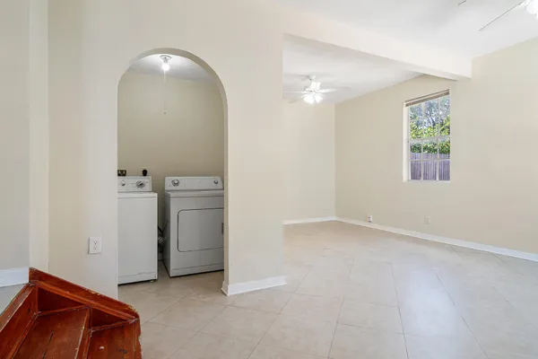 $2,200 | 215 South Federal Highway, Unit 2 REAR, Lake Worth Beach, FL 33460