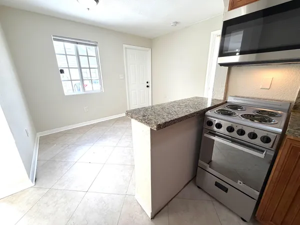 $2,100 | 215 South Federal Highway, Unit 2 REAR, Lake Worth Beach, FL 33460