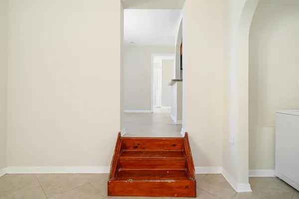 $2,200 | 215 South Federal Highway, Unit 2 REAR, Lake Worth Beach, FL 33460