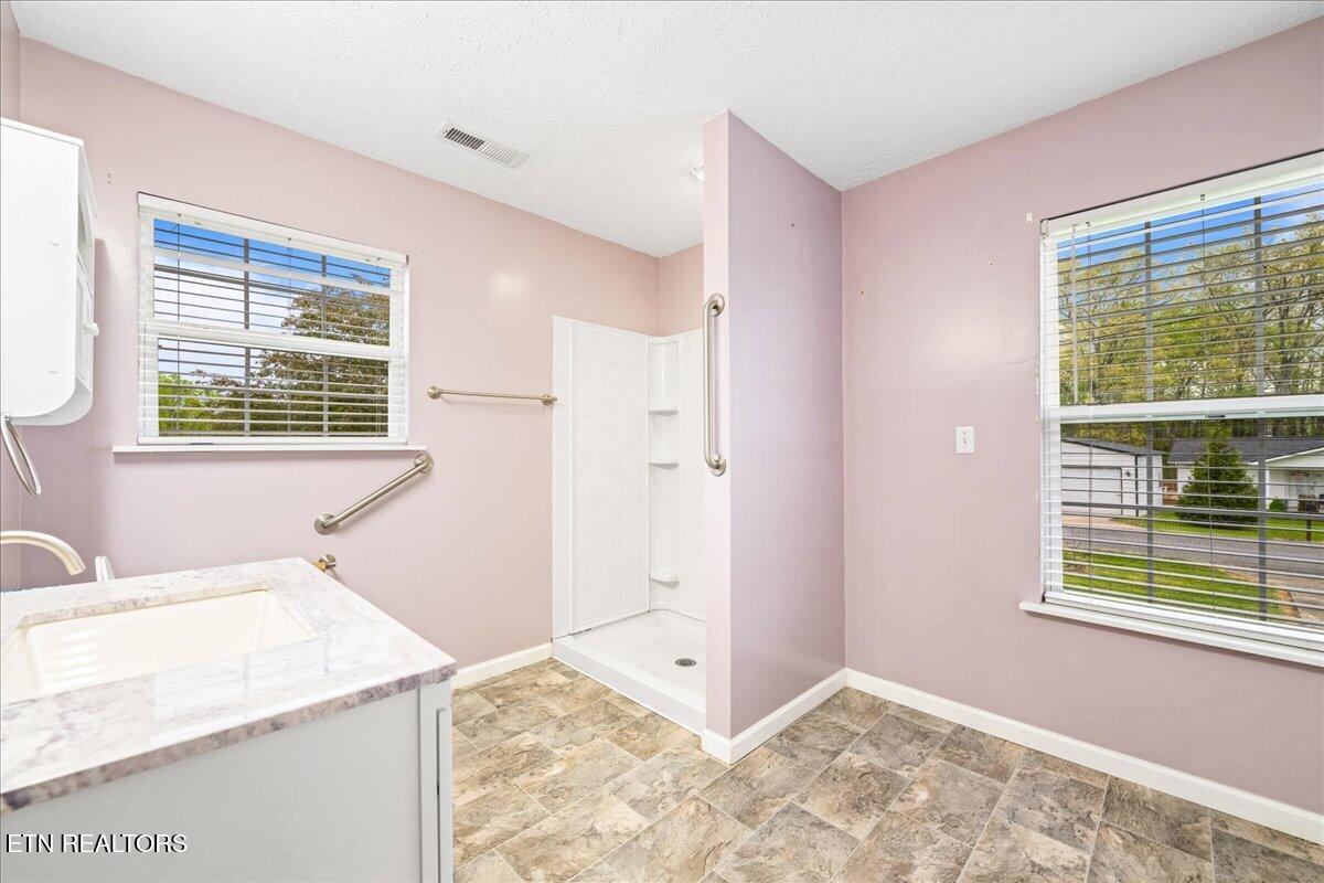 318 Springfield Drive La Follette, TN 37766 - Photo 5 of 46 38-318 Springfield Dr