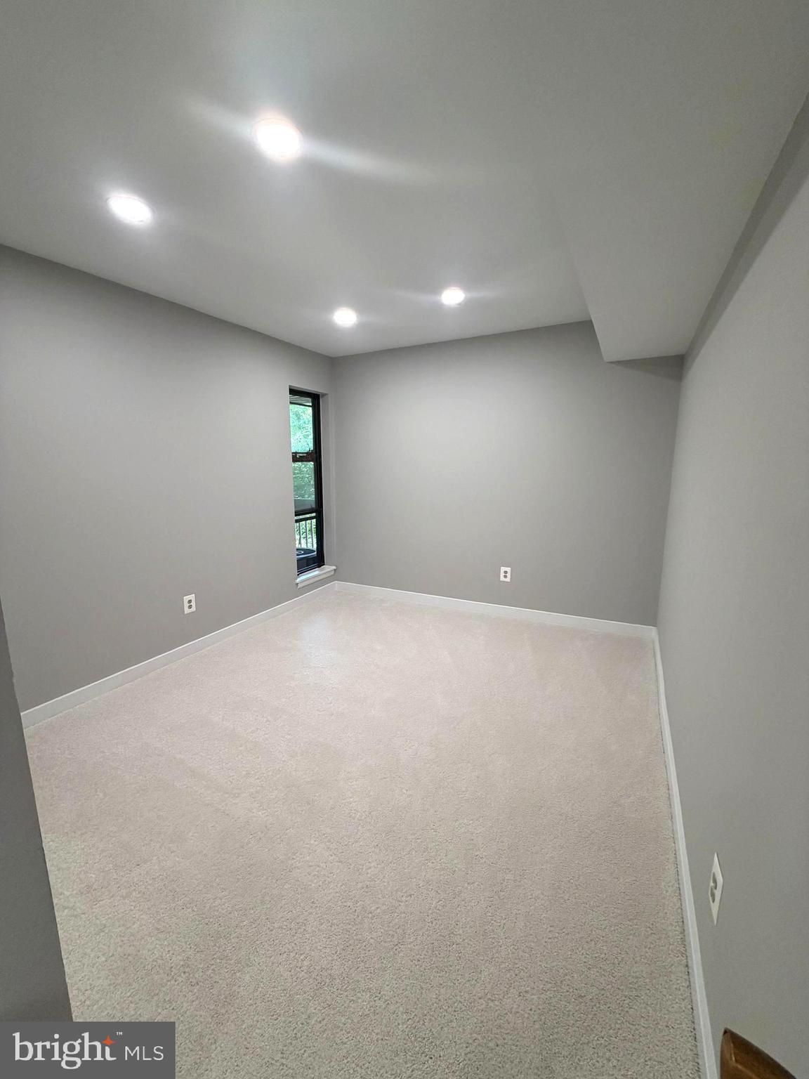 5816 Royal Ridge Drive, Unit P Springfield, VA 22152 - Photo 23 of 28 Second bedroom with bright recess lights