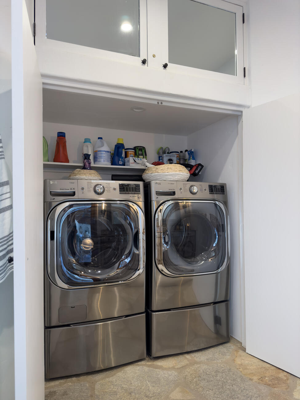 71607 Sahara Road Rancho Mirage, CA 92270 - Photo 38 of 63 a utility room with dryer and washer