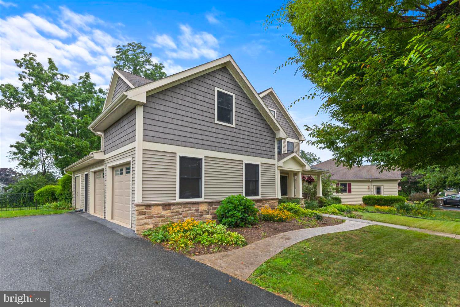 740 Hampden Road Elizabethtown, PA 17022 - Photo 2 of 36