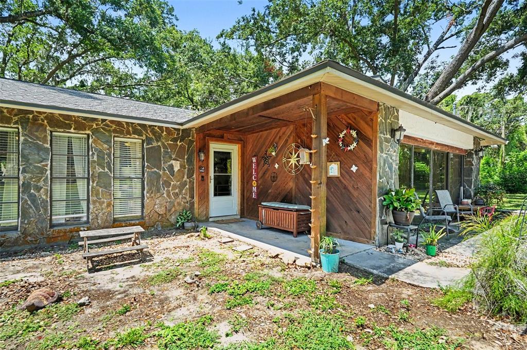 534 Leverett Road Seffner, FL 33584 - Photo 5 of 33