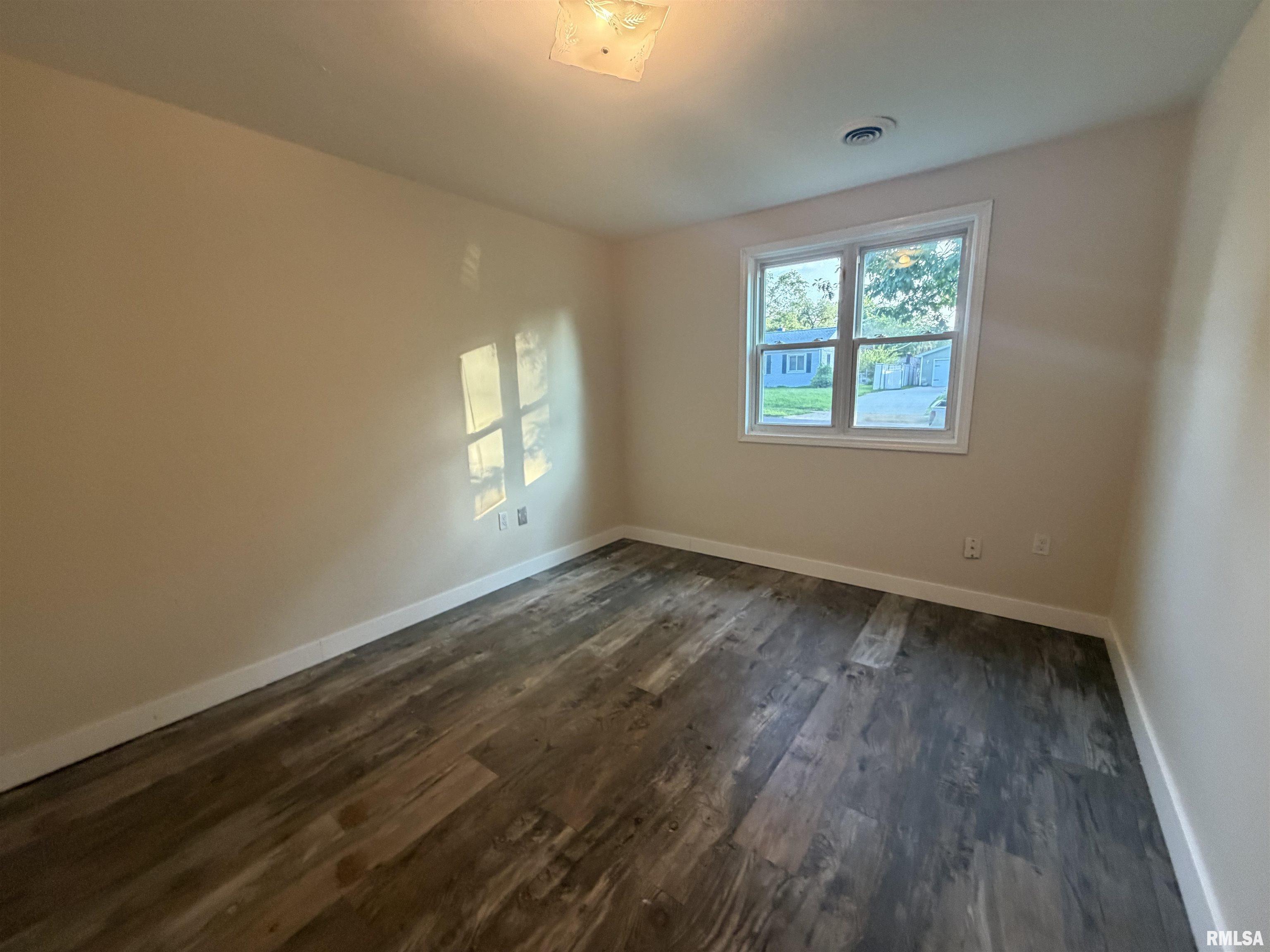 405 Grant Road Marquette Heights, IL 61554 - Photo 6 of 46