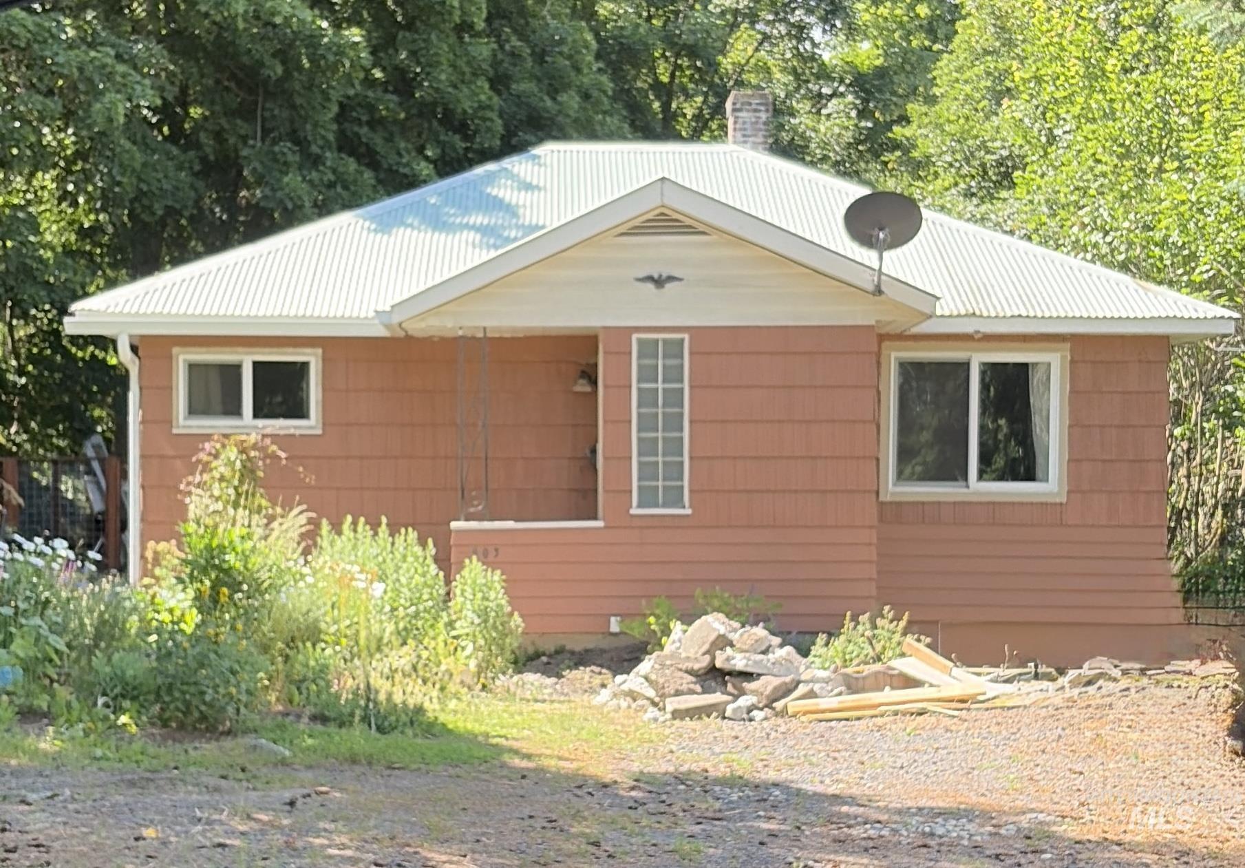 503 East D Street Moscow, ID 83843 - Photo 1 of 1 Single-story residence featuring a corrugated metal roof, horizontal siding, and white window trim