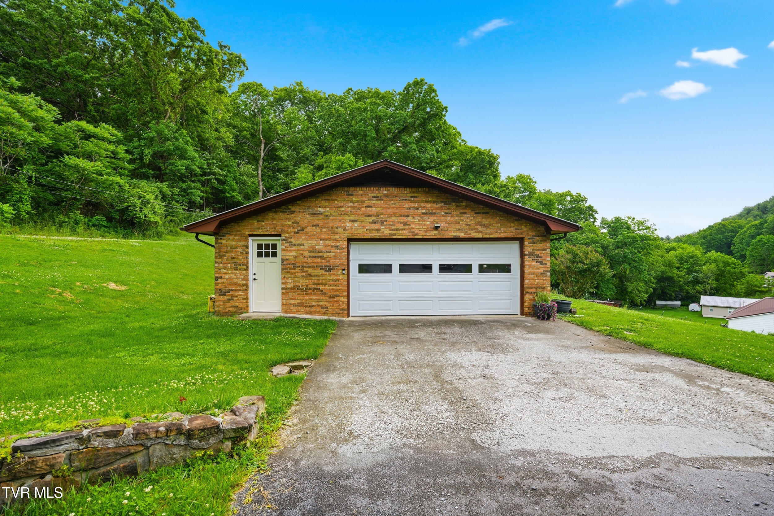 5461 Thackers Branch Road Norton, VA 24273 - Photo 3 of 42 34_5461 thackers branch rd-38