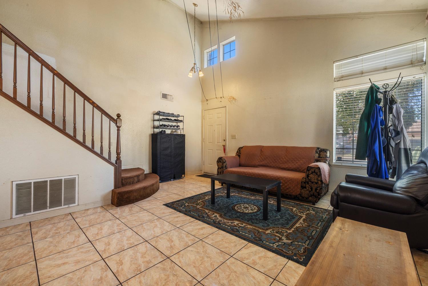 916 Fall River Drive Modesto, CA 95351 - Photo 5 of 33