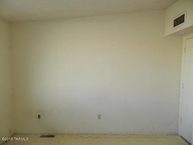 2007 West Saxony Road Tucson, AZ 85713 - Photo 17 of 25 a view of a small space