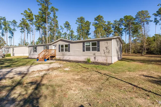 a view of a house with a backyard