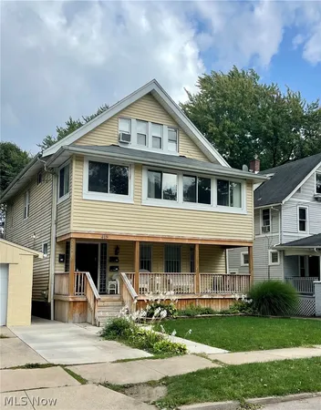 $825 | 418 Crestwood Avenue, Unit 1, Akron, OH 44302