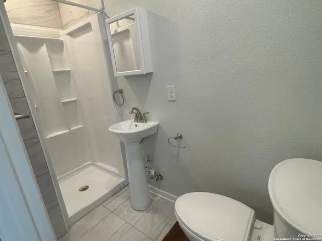 $1,600 | 306 Cupples Road, San Antonio, TX 78207