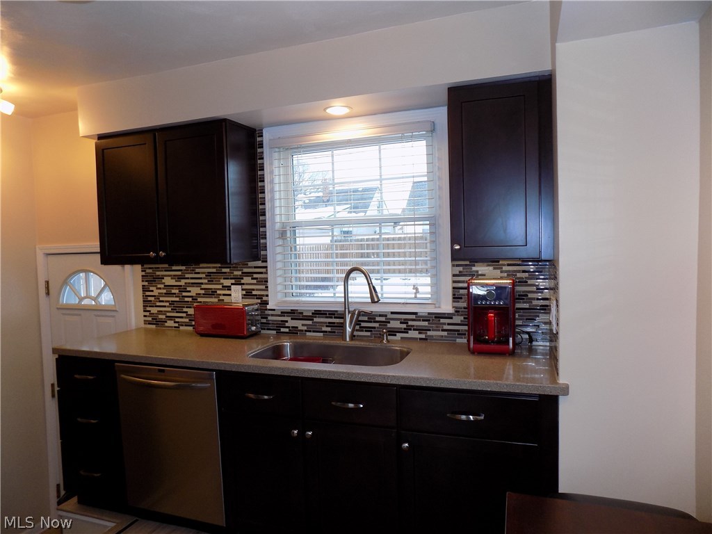 13216 Havana Road Cleveland, OH 44125 - Photo 4 of 32 Gallery Image 4