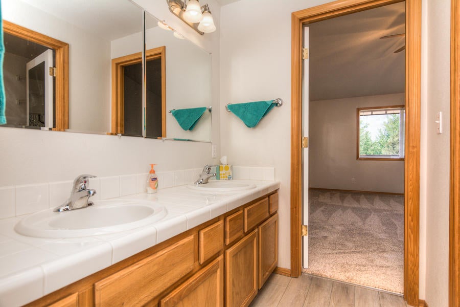3207 Southwest 35th Street Redmond, OR 97756 - Photo 28 of 39 Double vanity in master