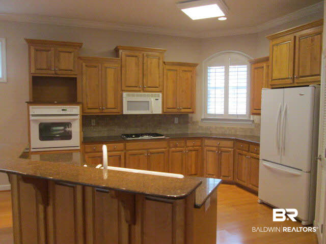 107 Chestnut Ridge Fairhope, AL 36532 - Photo 9 of 20 Additional view of kitchen
