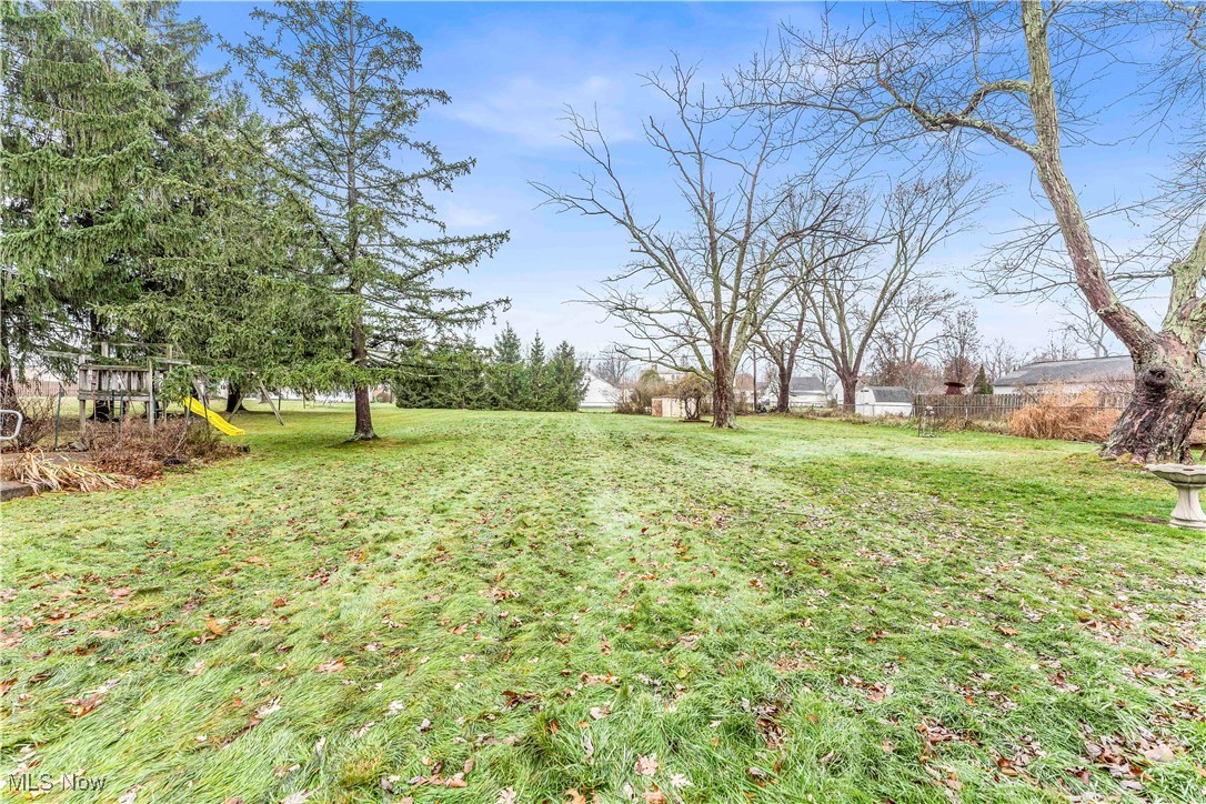 1214 Lander Road Cleveland, OH 44124 - Photo 3 of 19
