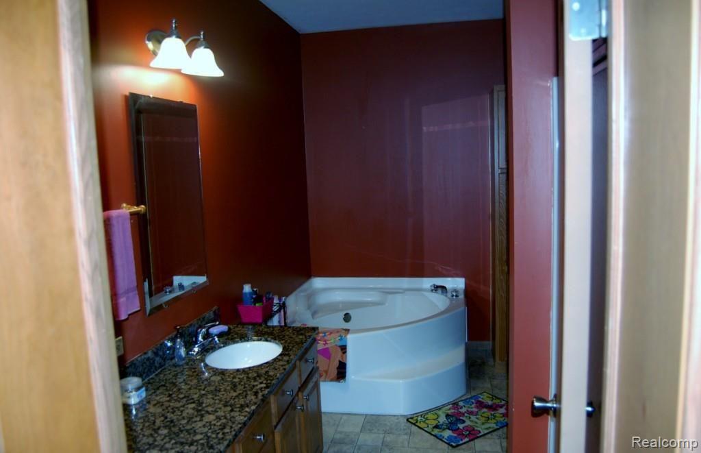 8175 Bennett Lake Road Fenton, MI 48430 - Photo 18 of 26 DSC_0018.jpg