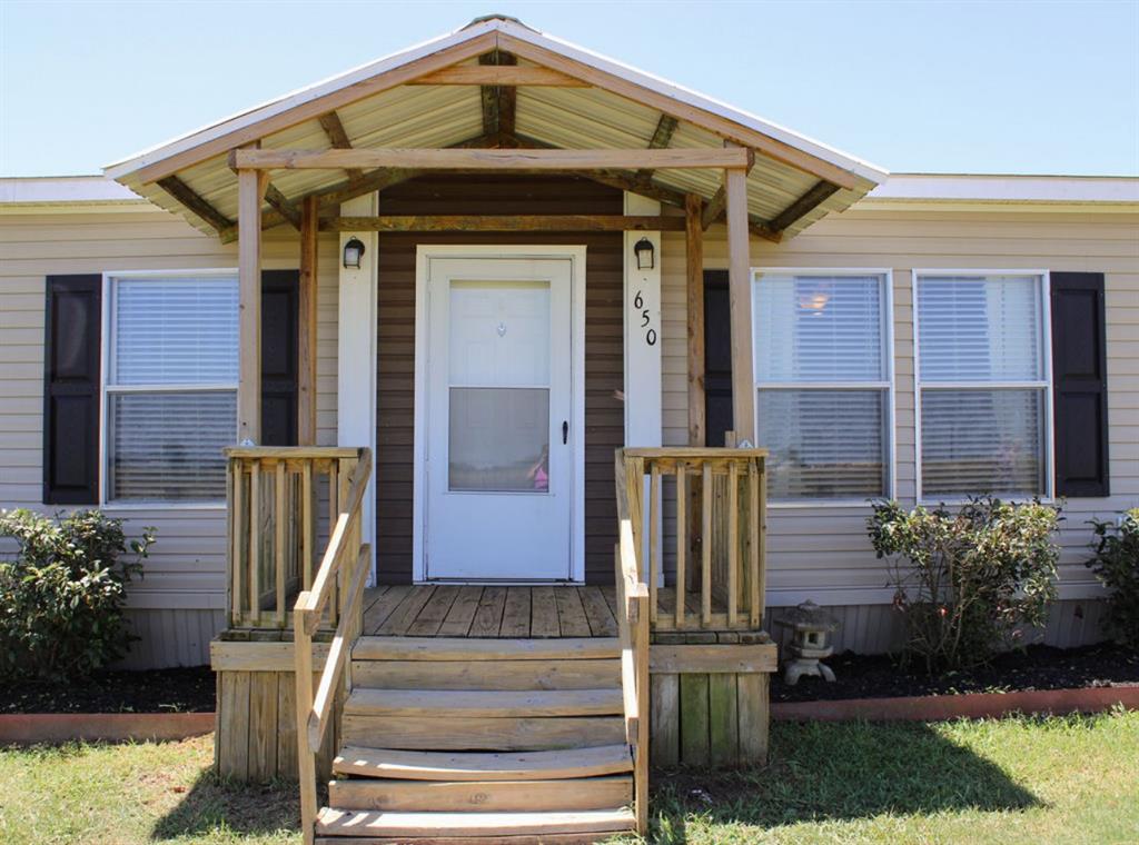 650 Lone Star Road Whitesboro, TX 76273 - Photo 2 of 18 a front view of a house with garden