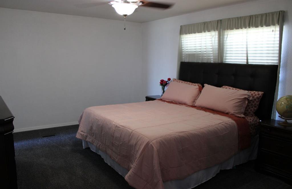 650 Lone Star Road Whitesboro, TX 76273 - Photo 6 of 18 a bedroom with a bed and a window