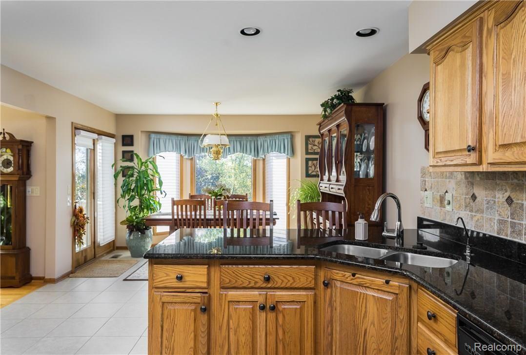 3270 Hixon Road Rochester, MI 48306 - Photo 8 of 34 7.jpg