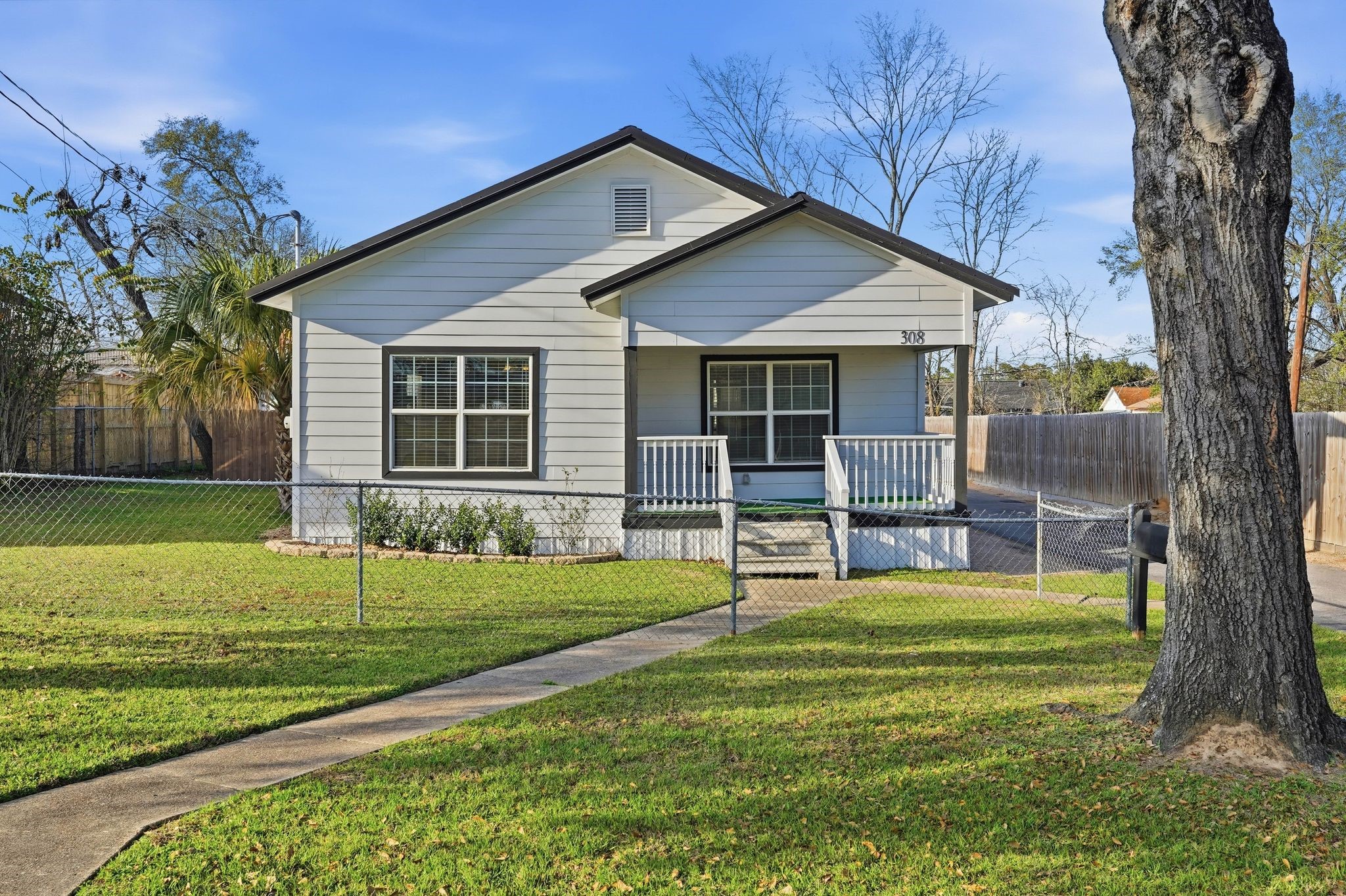 a view of a house with a backyard