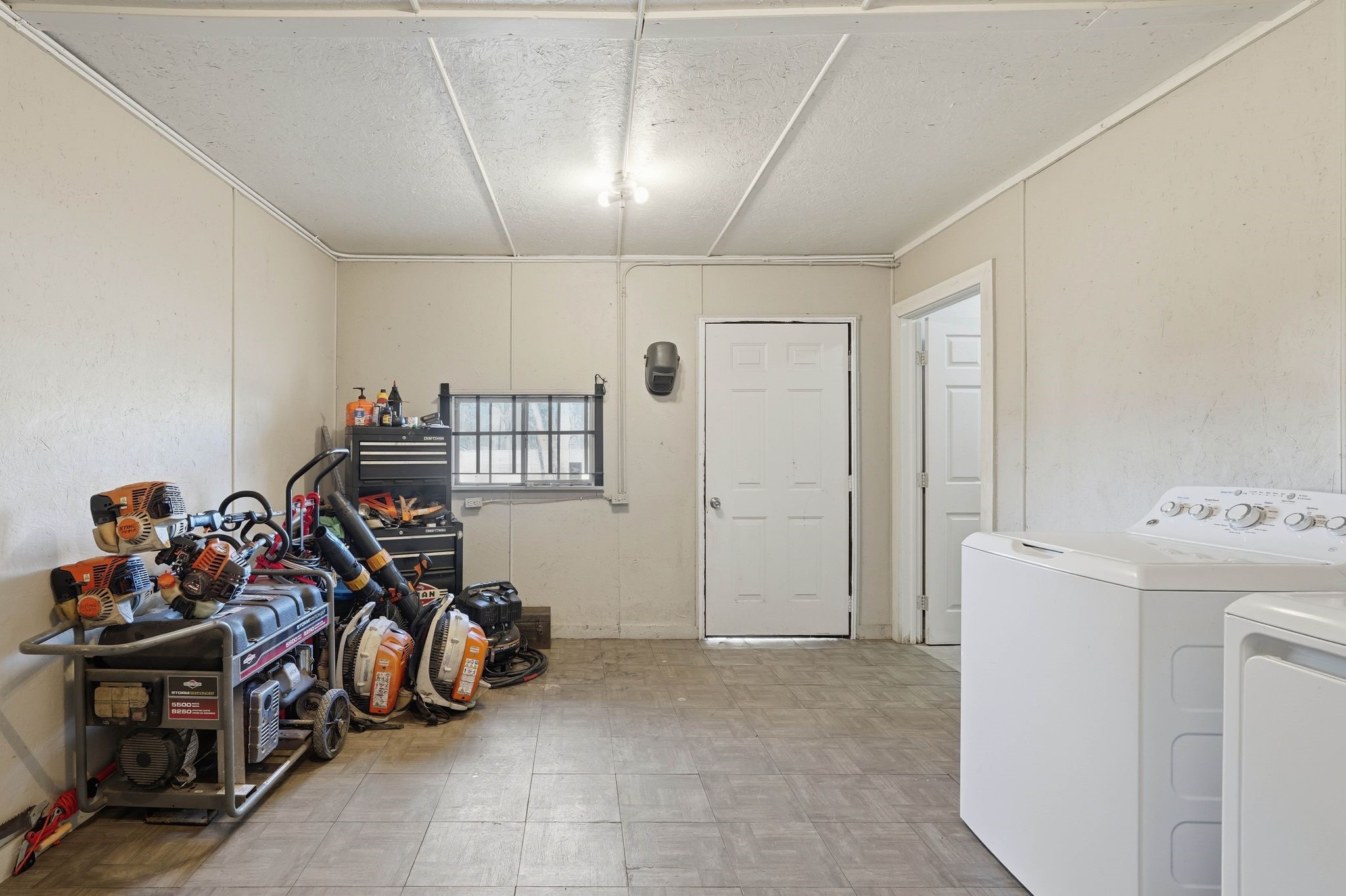 308 East Phillips Street Conroe, TX 77301 - Photo 20 of 36 a view of a room with gym equipment