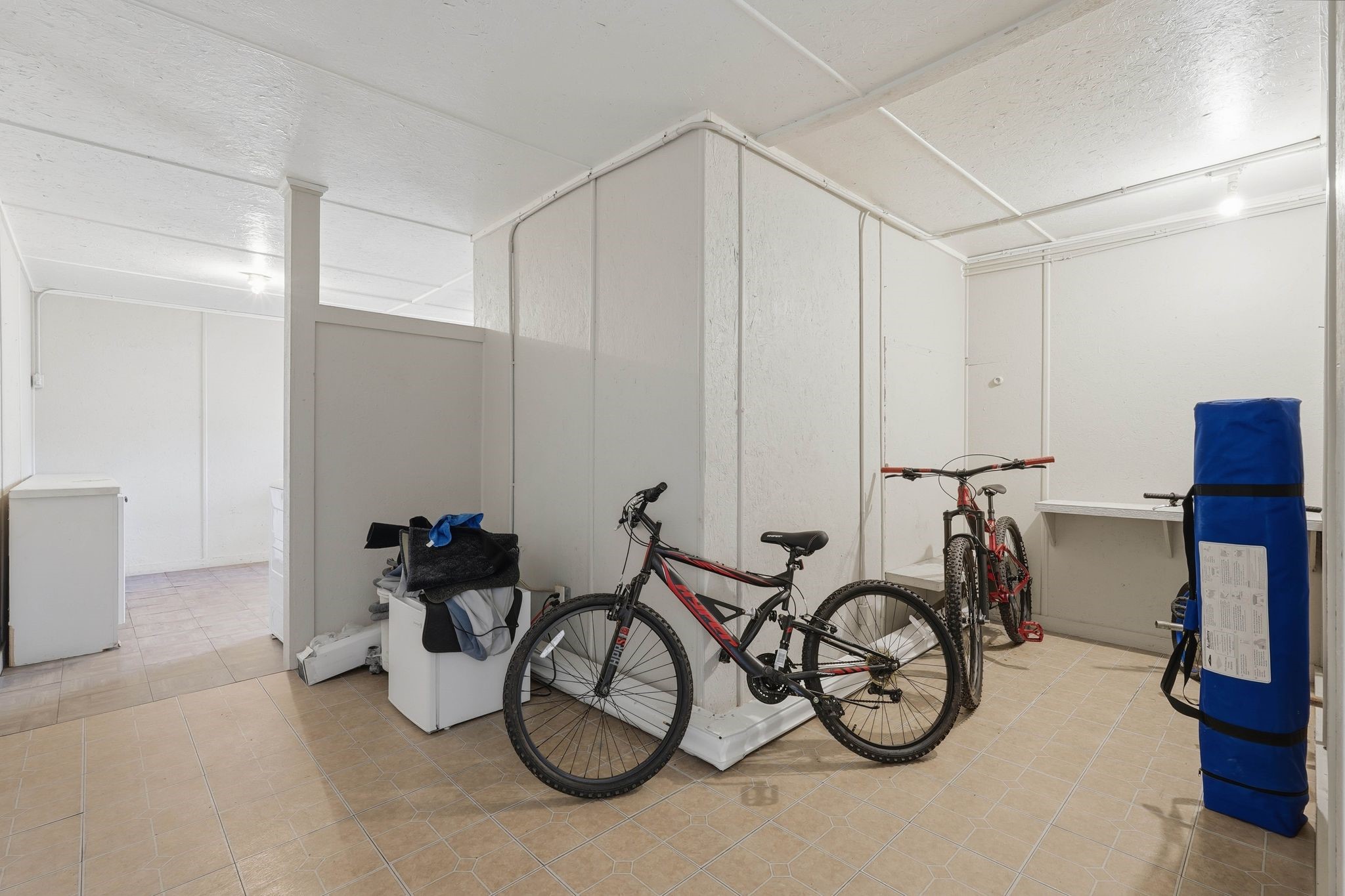 308 East Phillips Street Conroe, TX 77301 - Photo 22 of 36 a view of a room with gym equipment