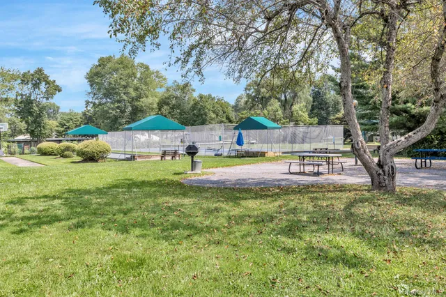 a view of a tennis court