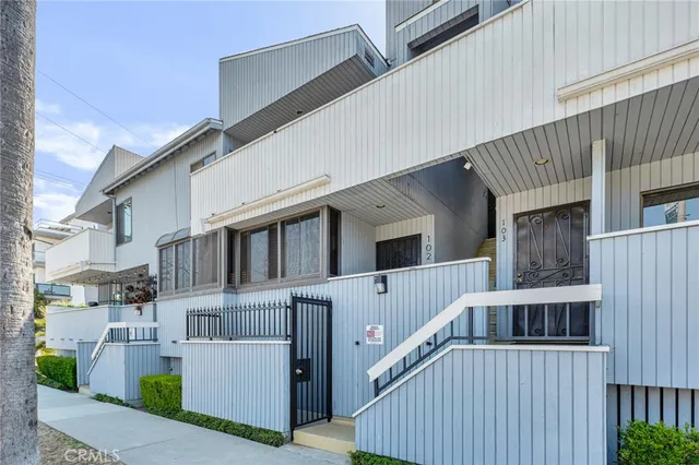 $3,250 | 5530 Thornburn Street, Unit 102, Los Angeles, CA 90045