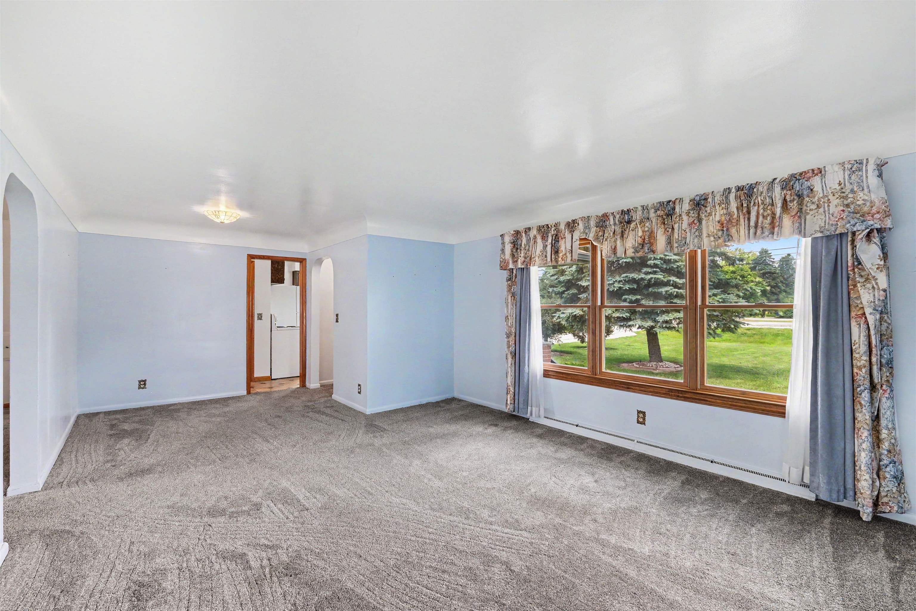 8155 Corunna Road Flint, MI 48532 - Photo 6 of 36
