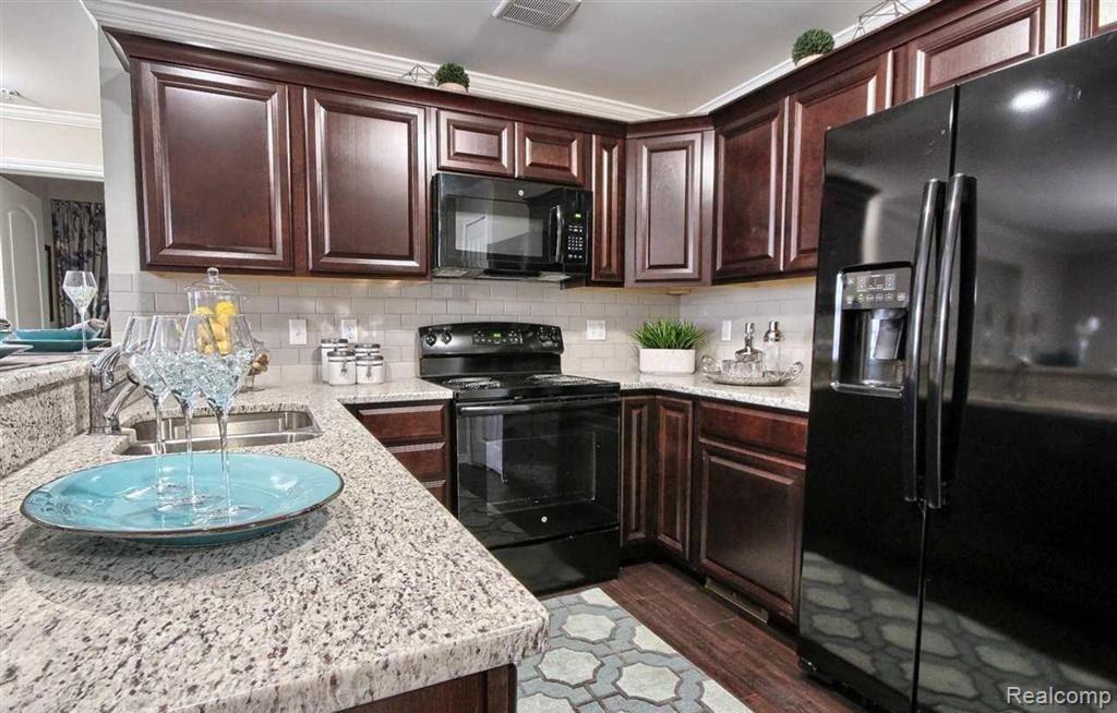 45752 South Stonewood Road, Unit 183 Canton, MI 48187 - Photo 6 of 21