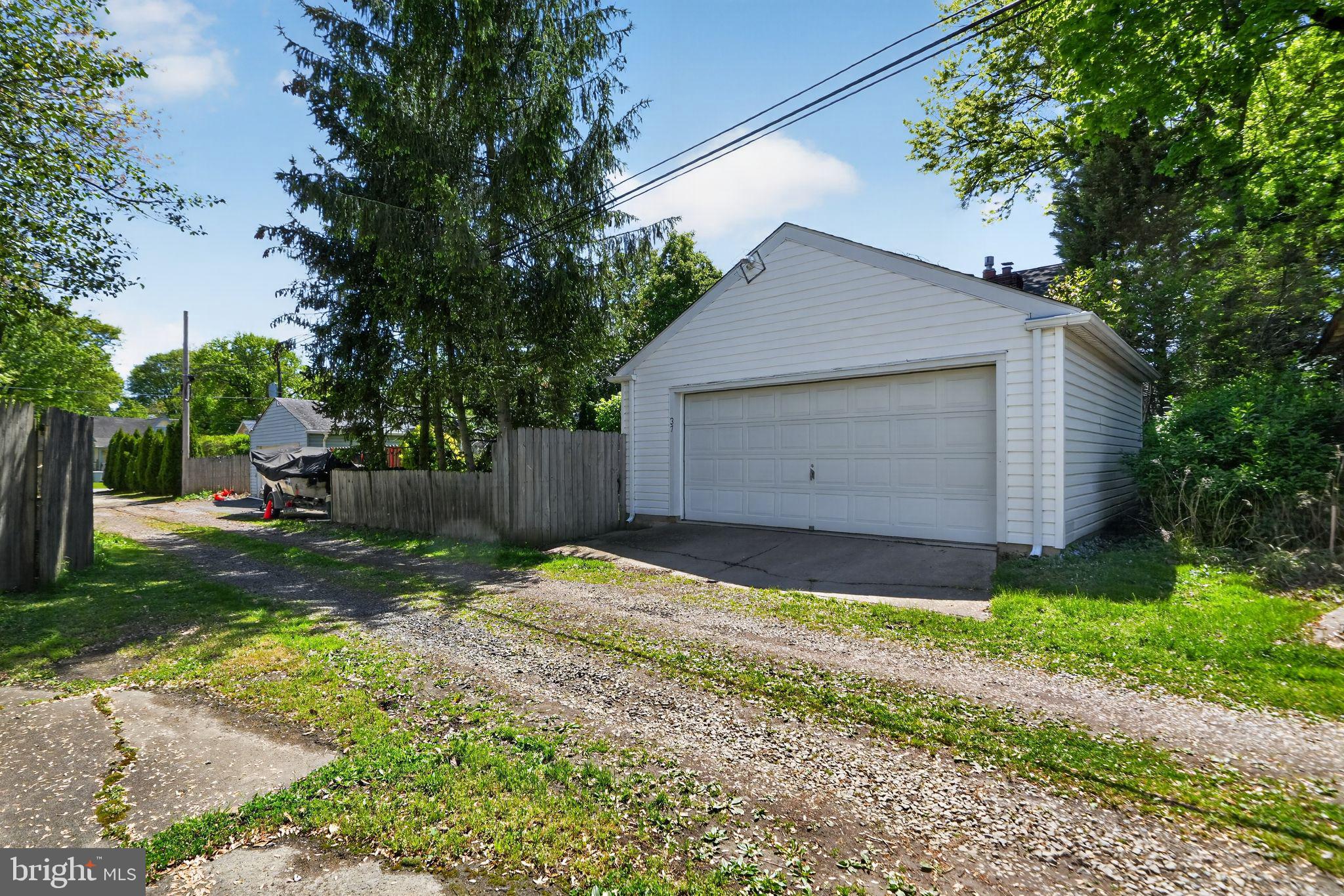 37 Ridley Avenue Aldan, PA 19018 - Photo 16 of 42 garage
