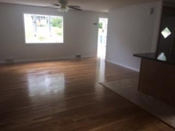 68 Regal Street Springfield, MA 01118 - Photo 3 of 4 Gallery Image 3