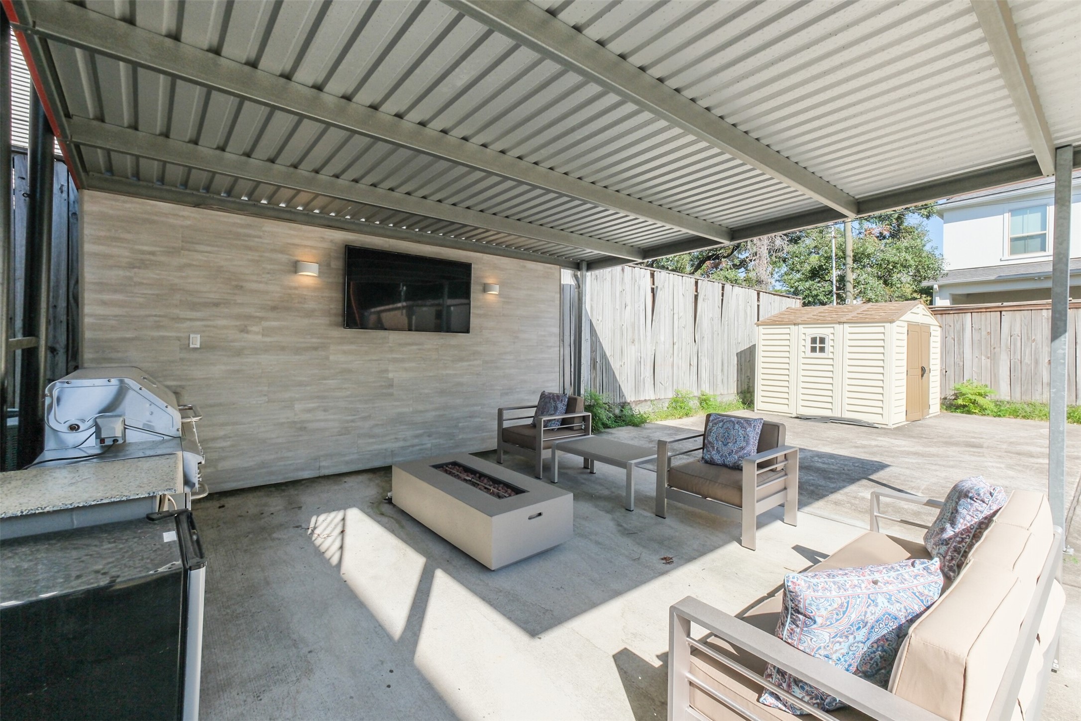 1716 Richmond Avenue, Unit 2 Houston, TX 77098 - Photo 18 of 21 a outdoor space with furniture