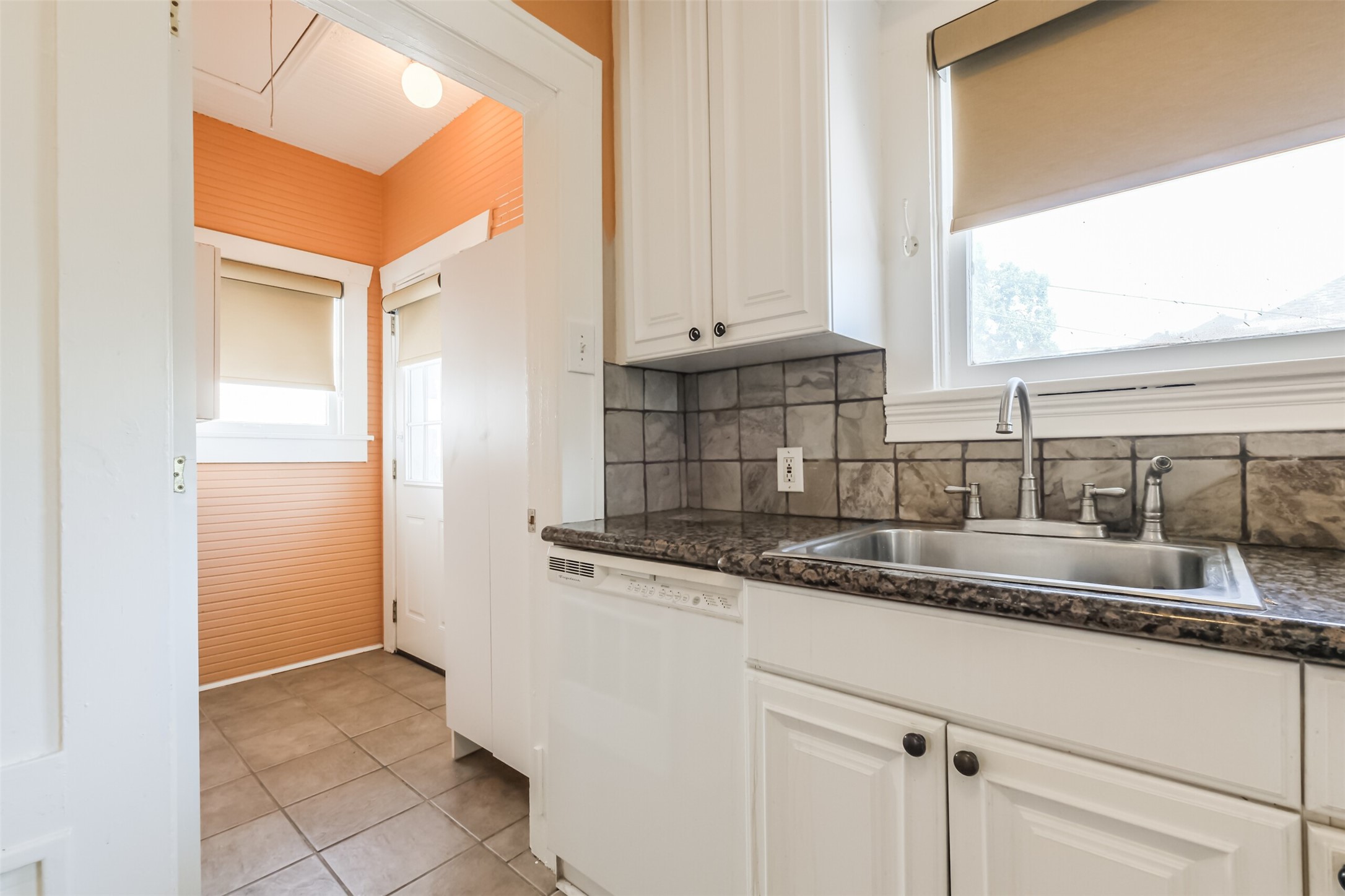 1716 Richmond Avenue, Unit 2 Houston, TX 77098 - Photo 9 of 21 a kitchen with granite countertop a sink and a stove