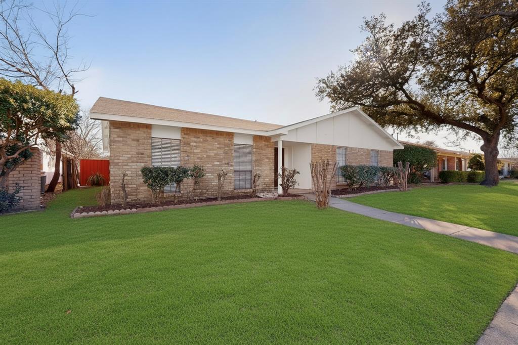 1926 Rambling Ridge Lane Carrollton, TX 75007 - Photo 2 of 37