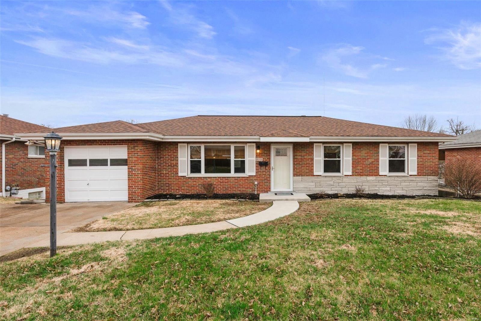 1724 Union Road St. Louis, MO 63125 - Photo 1 of 20 Gallery Image 1