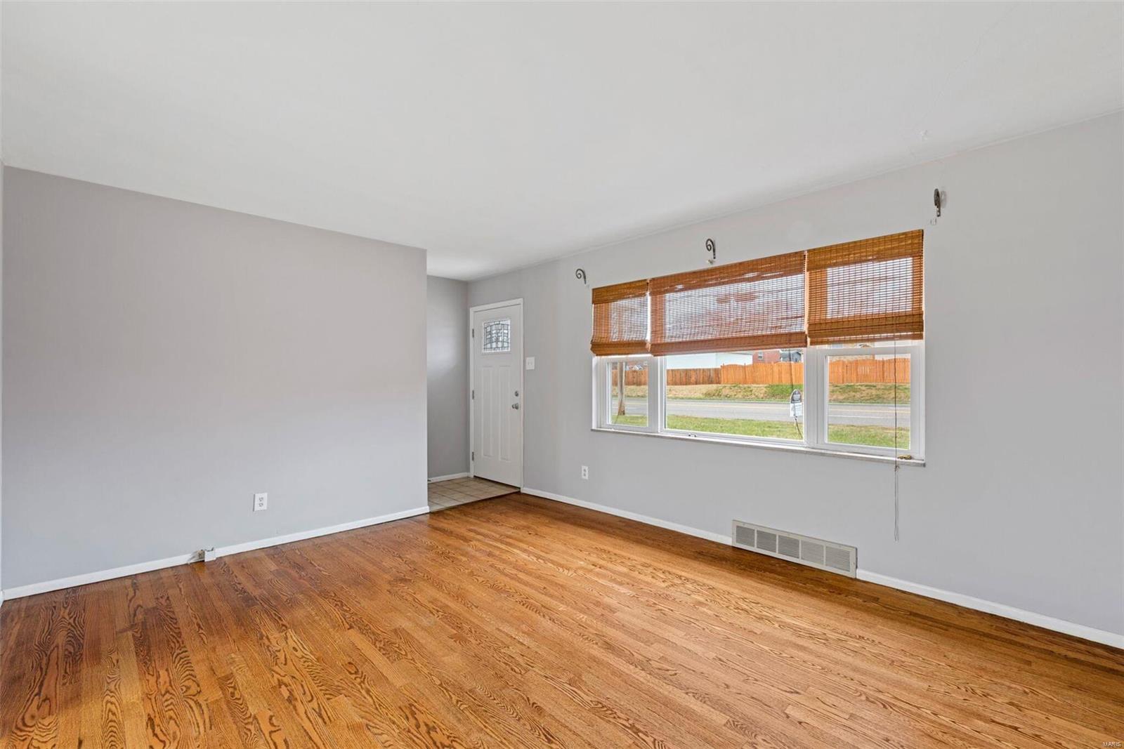 1724 Union Road St. Louis, MO 63125 - Photo 5 of 20 Gallery Image 5