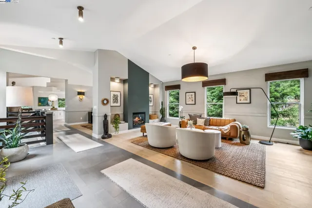 $1,995,000 | 2005 Tunnel Road, Oakland, CA 94611
