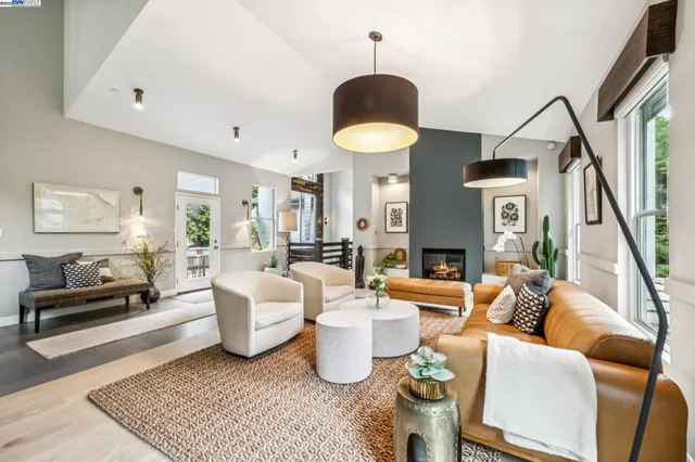 $1,995,000 | 2005 Tunnel Road, Oakland, CA 94611