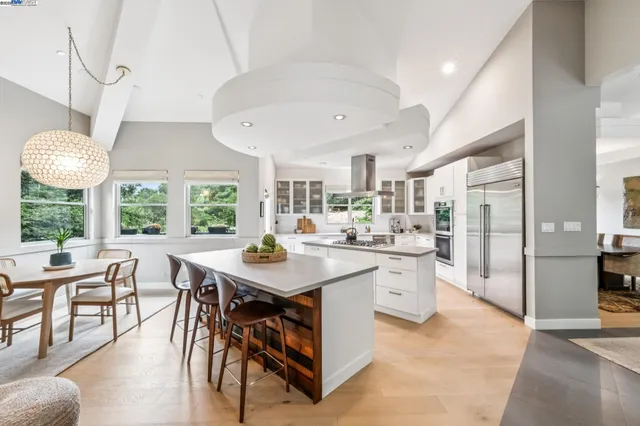 $1,995,000 | 2005 Tunnel Road, Oakland, CA 94611