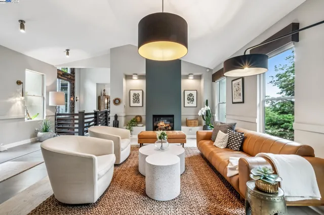 $1,995,000 | 2005 Tunnel Road, Oakland, CA 94611