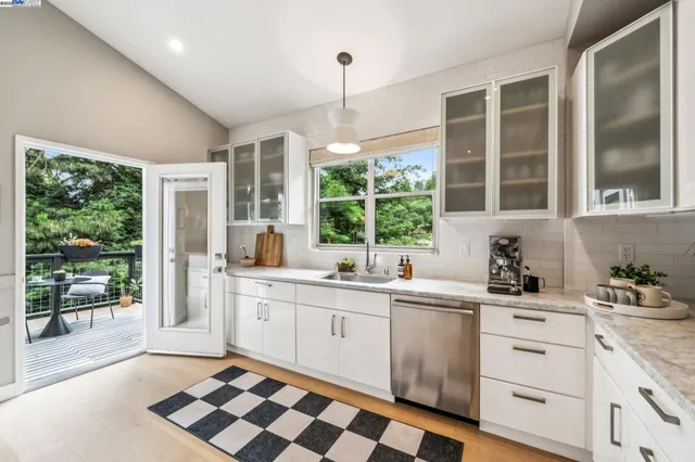 $1,995,000 | 2005 Tunnel Road, Oakland, CA 94611