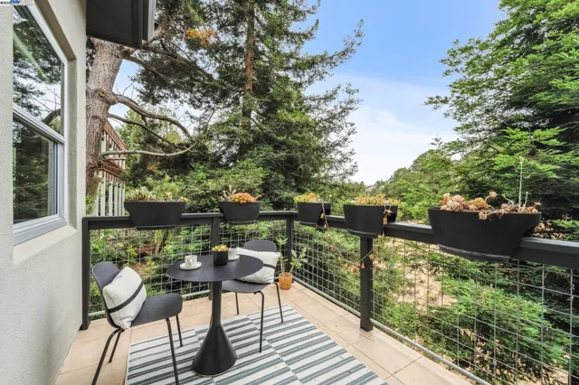 $1,995,000 | 2005 Tunnel Road, Oakland, CA 94611