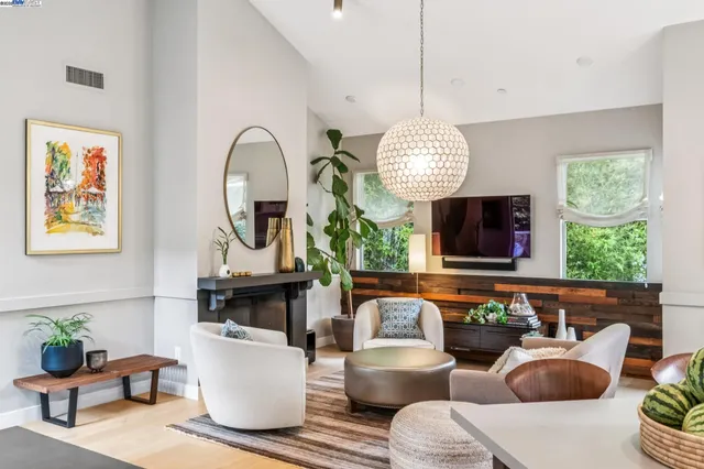 $1,995,000 | 2005 Tunnel Road, Oakland, CA 94611