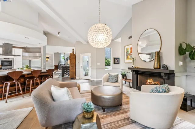 $1,995,000 | 2005 Tunnel Road, Oakland, CA 94611